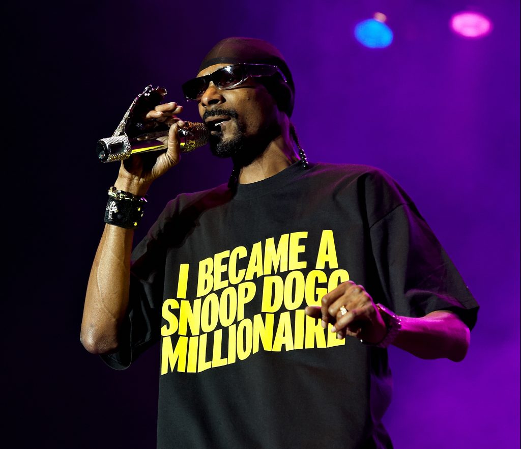 https://www.omarimc.com/wp-content/uploads/2016/10/Snoop_Dogg_@_D%C3%B8gnvill_2009_05-e1643654002840-1024x882.jpg