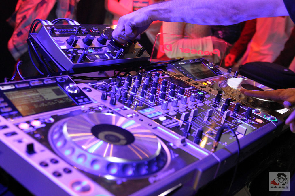 Mixtape Dj Hosting Pros And Cons For Artists — Omari Mc