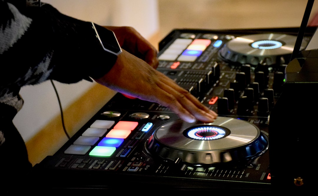 7 Best DJ Mixing for (That Won't Break The Bank) Omari MC
